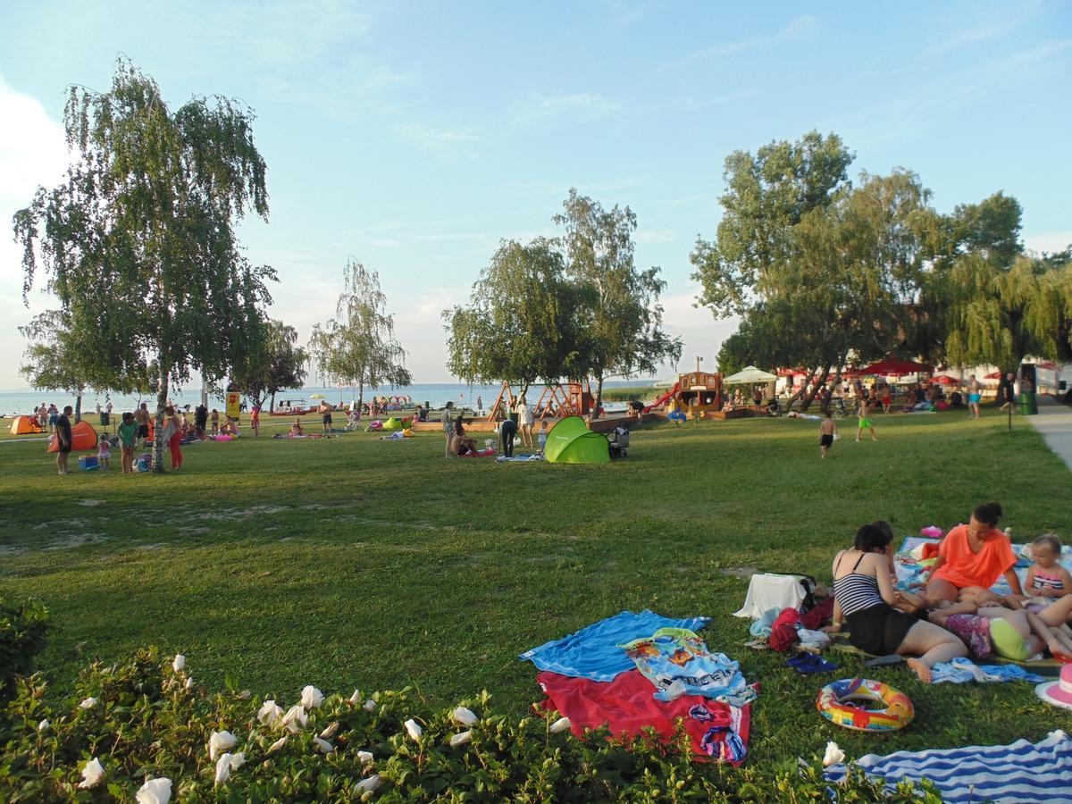 Almos Apartman Siófok Exteriör bild